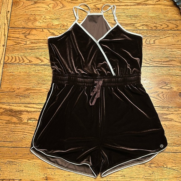 Buffbunny Collection Other - Buff bunny Women's Brown and White Playsuit-romper Sz Lg